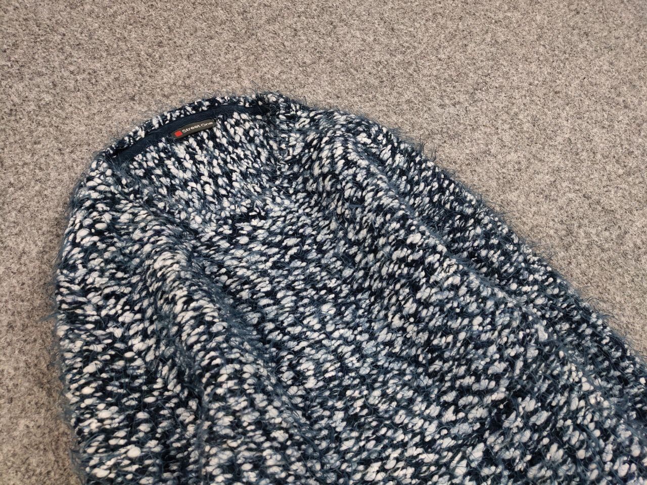 Japanese Brand Vintage Japanese Blue Mohair Style Fuzzy Crewneck Sweater Size US S / EU 44-46 / 1 - 12 Thumbnail