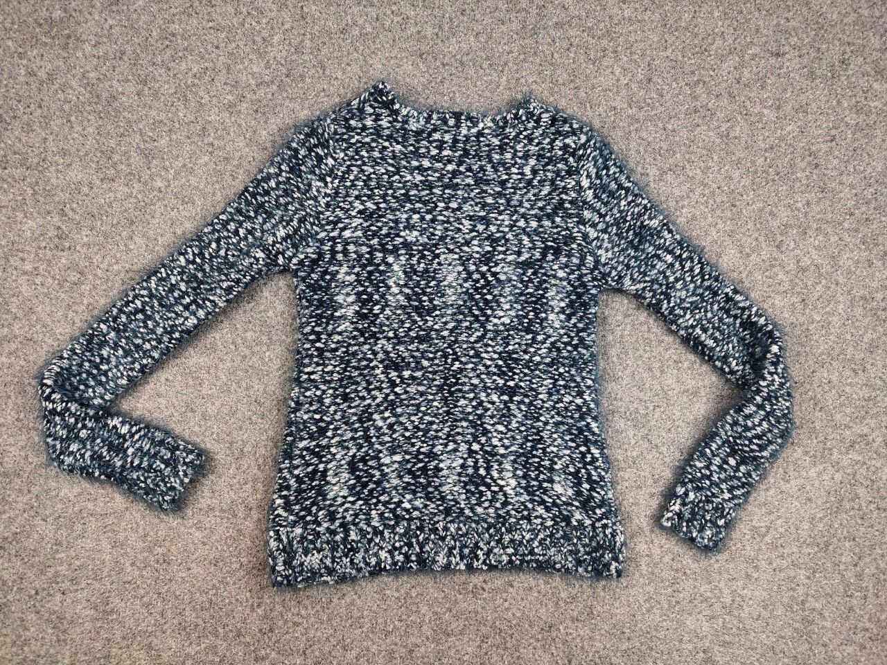 Japanese Brand Vintage Japanese Blue Mohair Style Fuzzy Crewneck Sweater Size US S / EU 44-46 / 1 - 17 Thumbnail