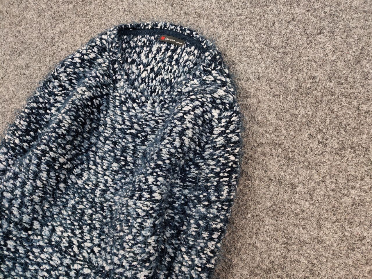 Japanese Brand Vintage Japanese Blue Mohair Style Fuzzy Crewneck Sweater Size US S / EU 44-46 / 1 - 4 Thumbnail