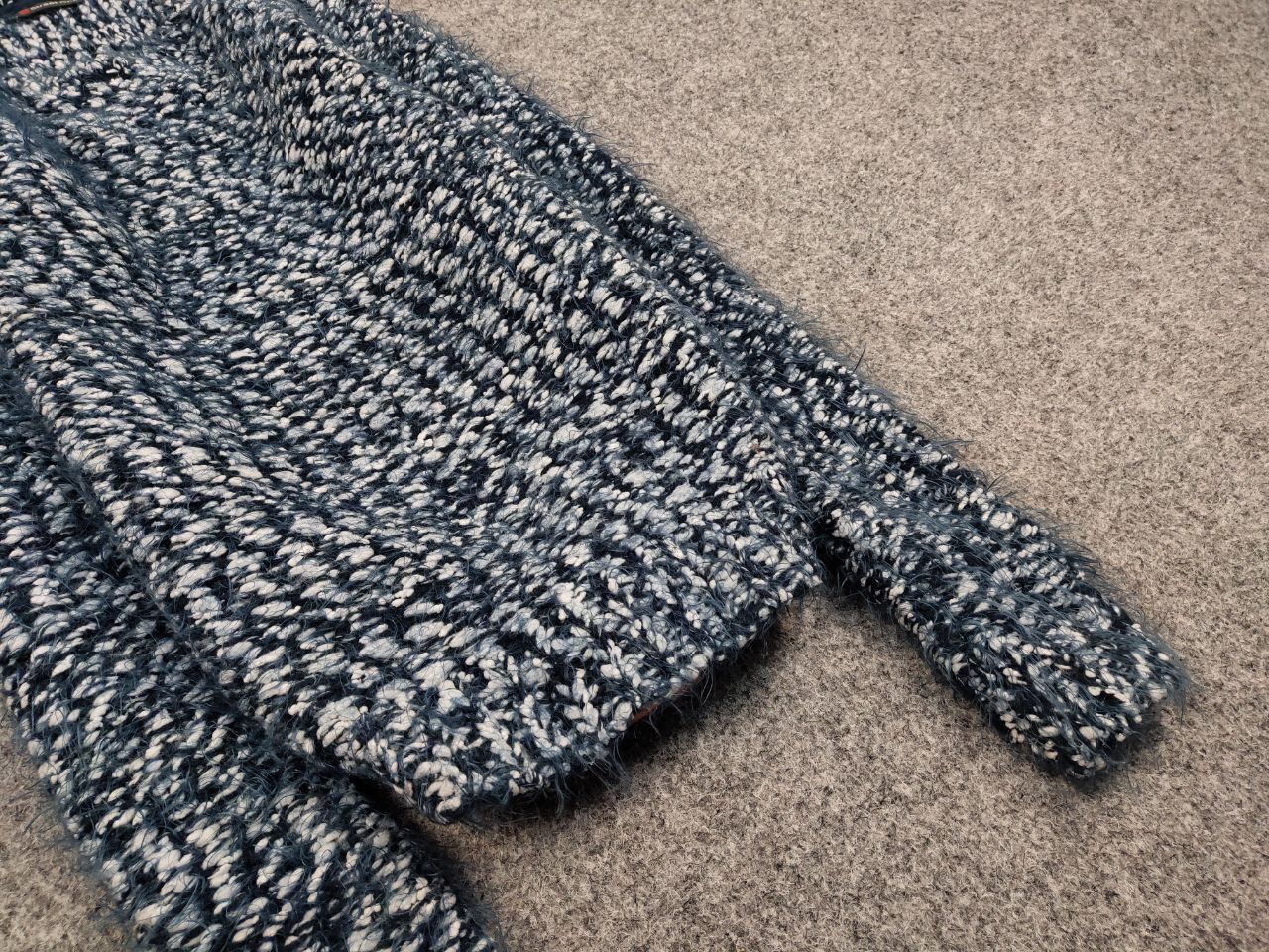 Japanese Brand Vintage Japanese Blue Mohair Style Fuzzy Crewneck Sweater Size US S / EU 44-46 / 1 - 13 Thumbnail