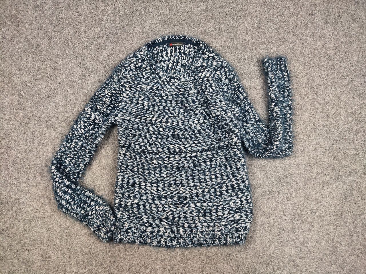 Japanese Brand Vintage Japanese Blue Mohair Style Fuzzy Crewneck Sweater Size US S / EU 44-46 / 1 - 15 Thumbnail