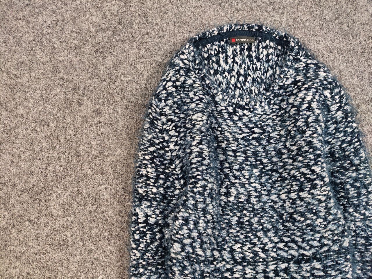 Japanese Brand Vintage Japanese Blue Mohair Style Fuzzy Crewneck Sweater Size US S / EU 44-46 / 1 - 11 Thumbnail