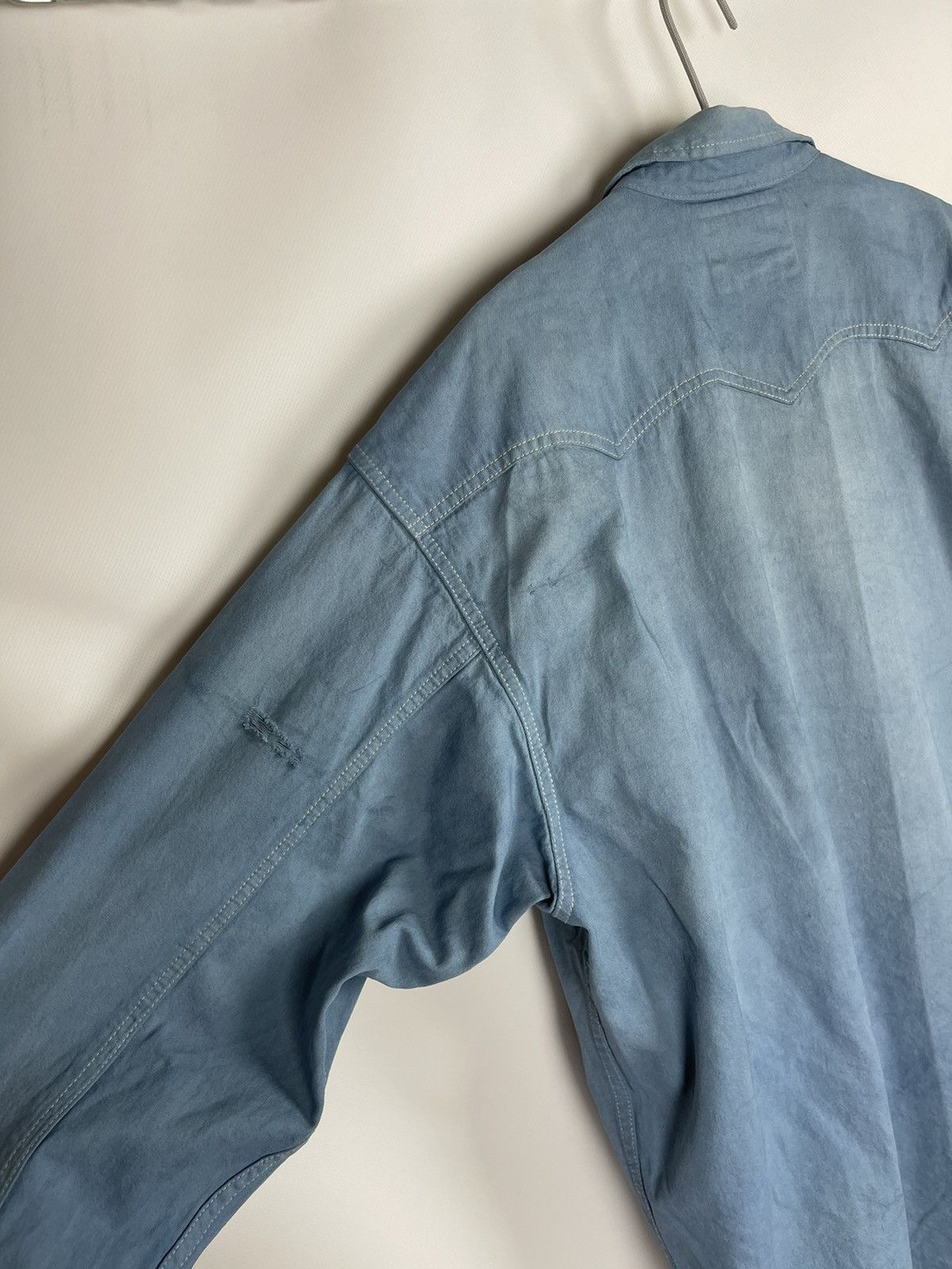 Levi's Levi’s vintage 90s blue denim distressed oversized ls shirt Size US XL / EU 56 / 4 - 15 Thumbnail