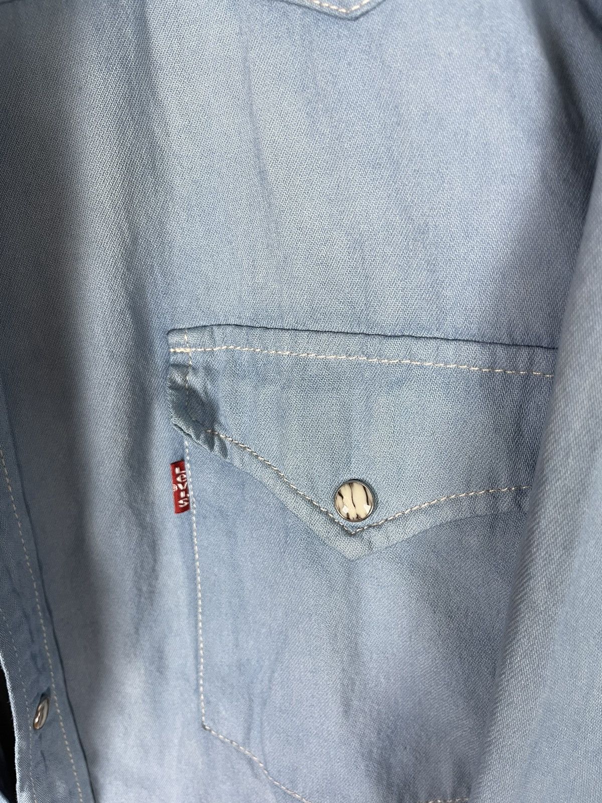 Levi's Levi’s vintage 90s blue denim distressed oversized ls shirt Size US XL / EU 56 / 4 - 10 Thumbnail