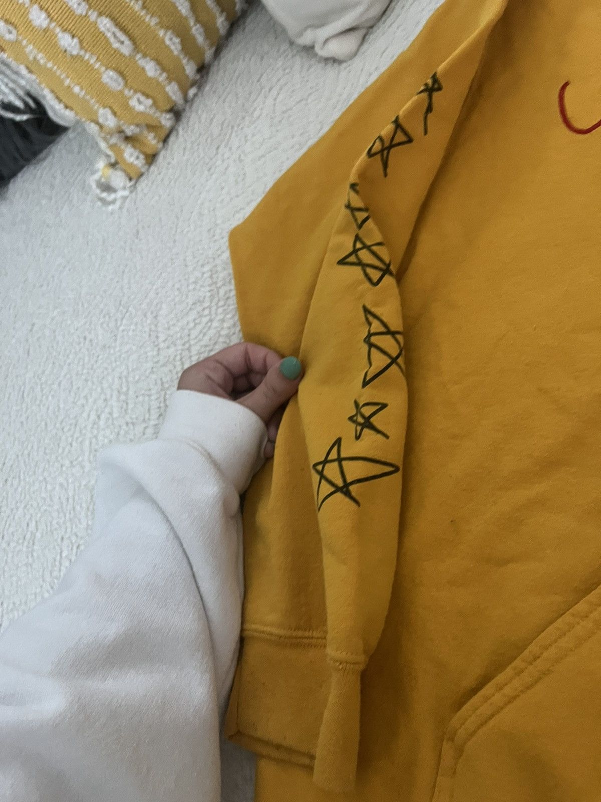 Travis Scott 2018 AstroWorld Travis Scott yellow hoodie Size US L / EU 52-54 / 3 - 3 Thumbnail