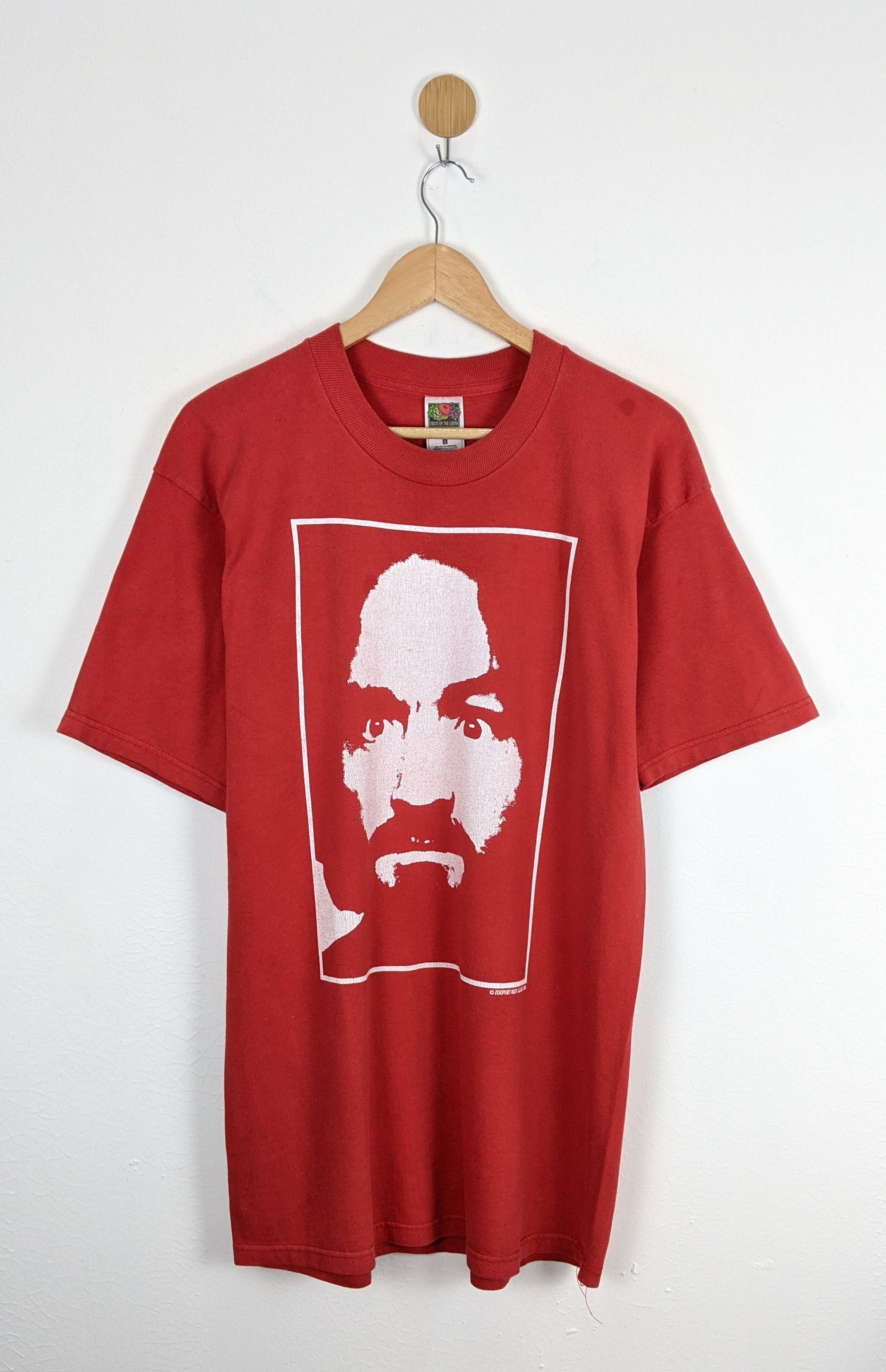 Vintage Vintage Charles Manson Charlie Don't Surf 90s shirt Size US L / EU 52-54 / 3 - 1 Thumbnail