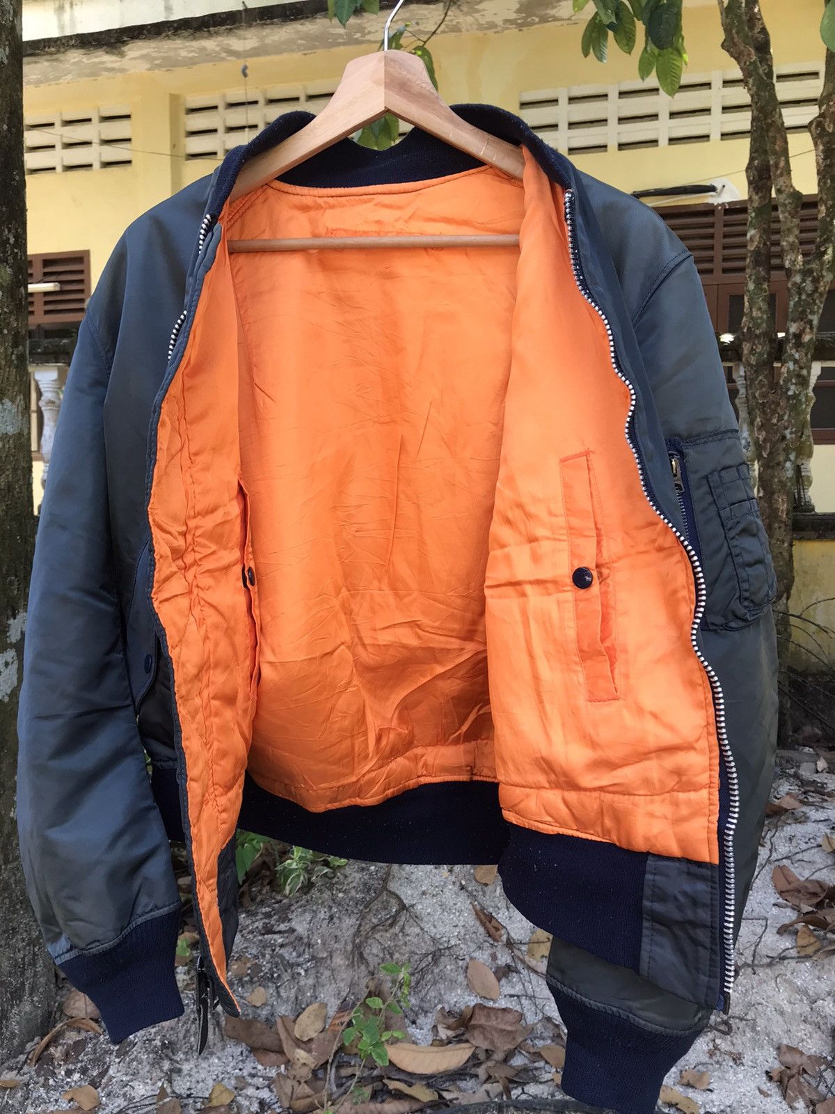 Avirex 🔥QUICK SALE🔥Vtg USAF Avirex Bombers MA-1 Flight Jacket Size US M / EU 48-50 / 2 - 11 Thumbnail