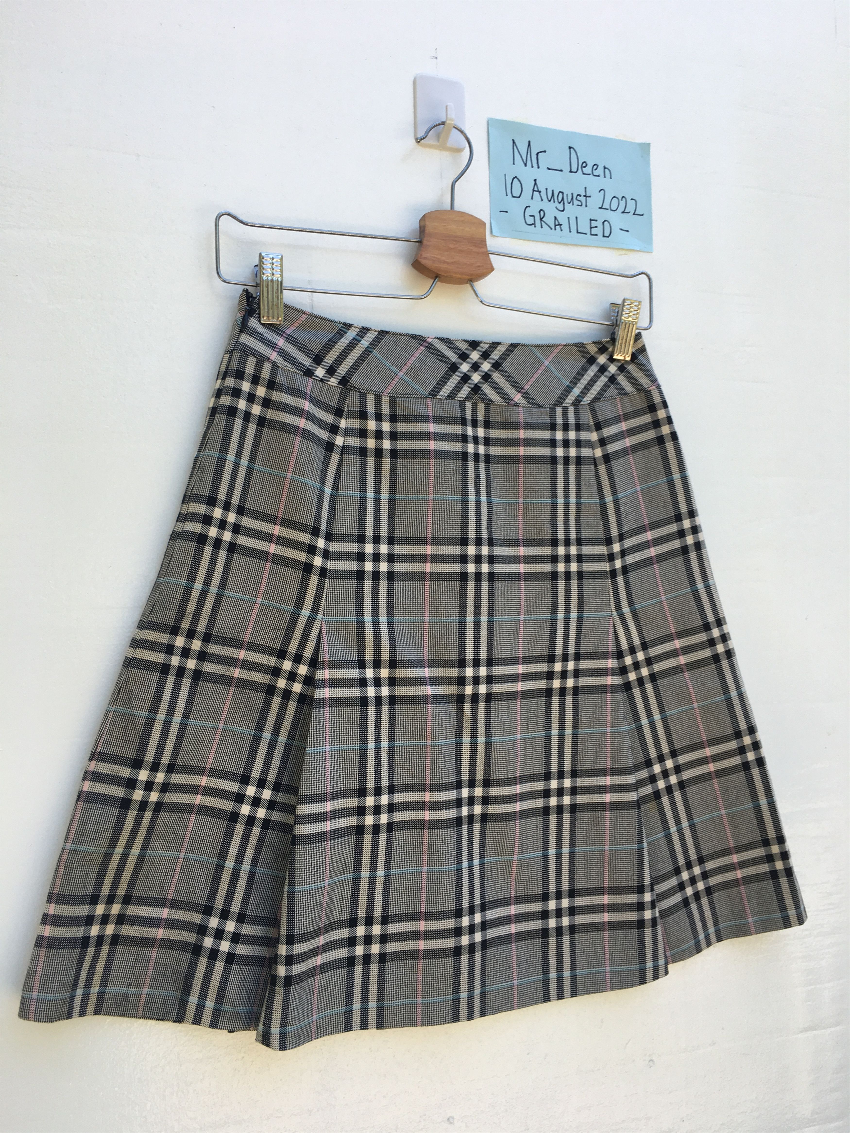 Burberry Vintage Burberry Checkered Mini Skirt Size 26" / US 2 / IT 38 - 16 Thumbnail