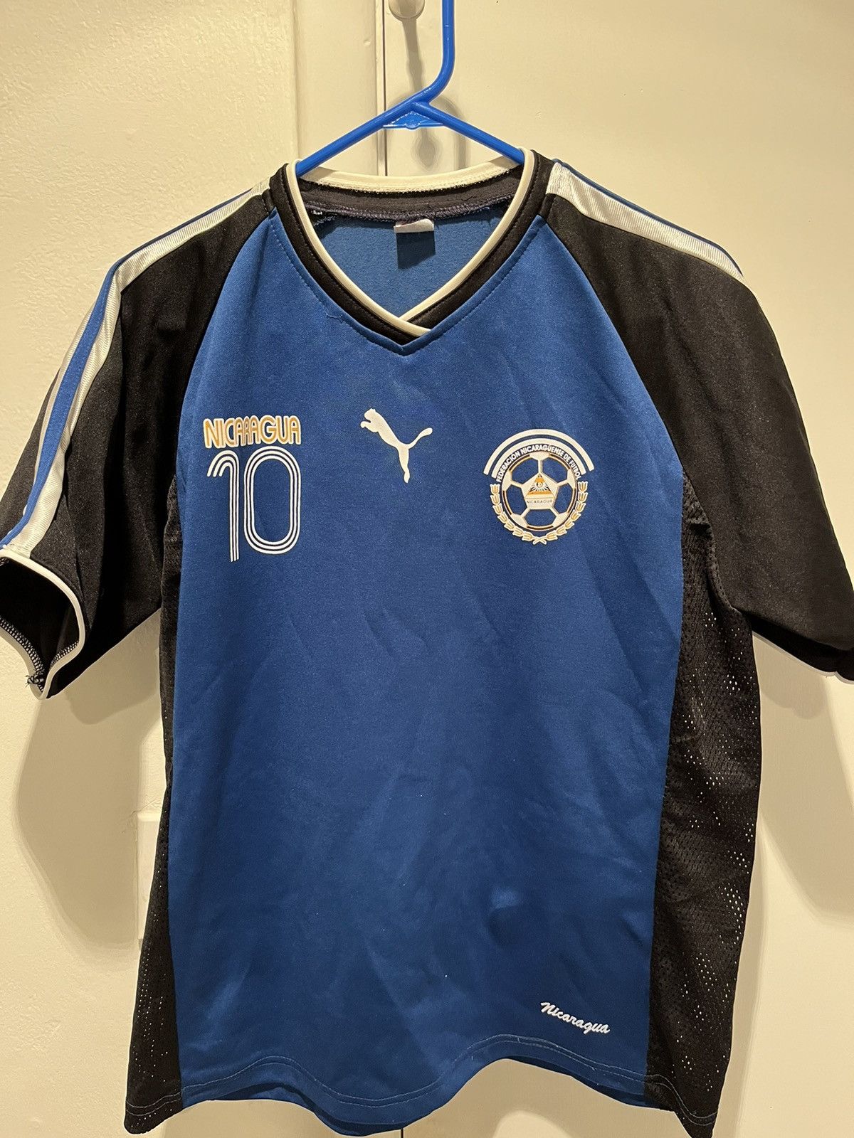 VINTAGE NATIONAL TEAM NICARAGUA JERSEY #10 SOCCER FOOTBALL