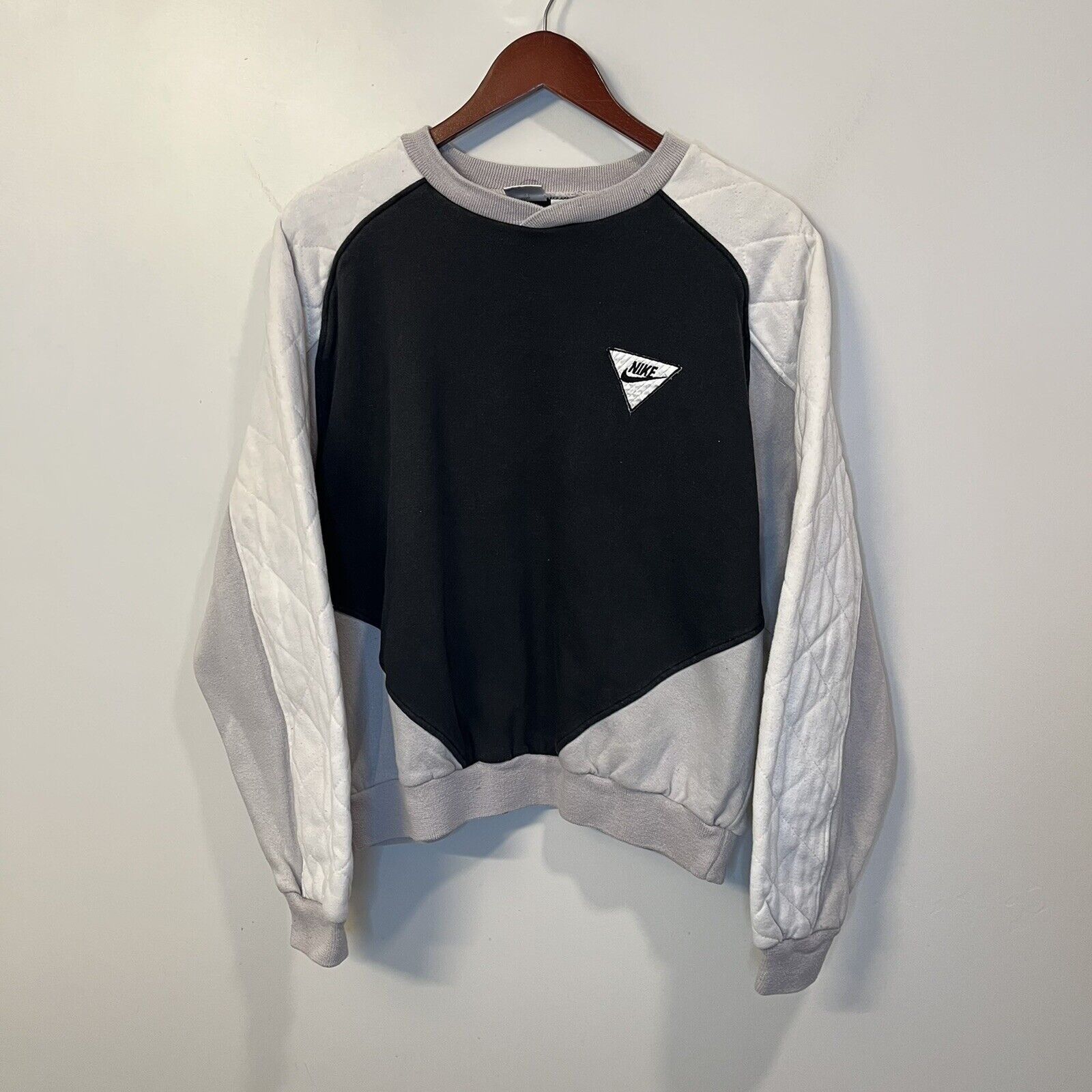 nike tennis black and white