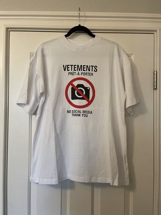 Vetements anti best sale social tee