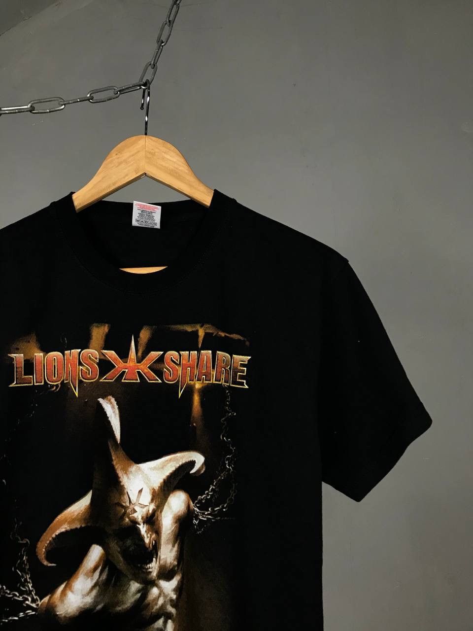 Band Tees × Vintage Lion’s Share 2009 dark hours vintage rock band tee Size US M / EU 48-50 / 2 - 3 Thumbnail