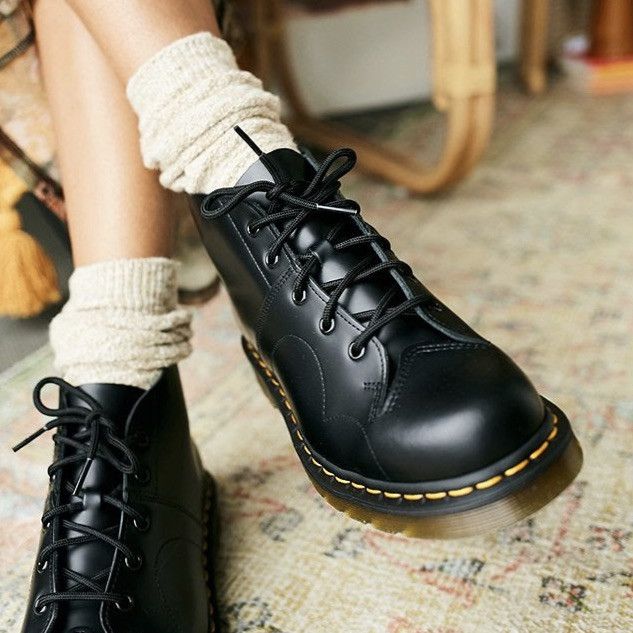 Uo best sale dr martens