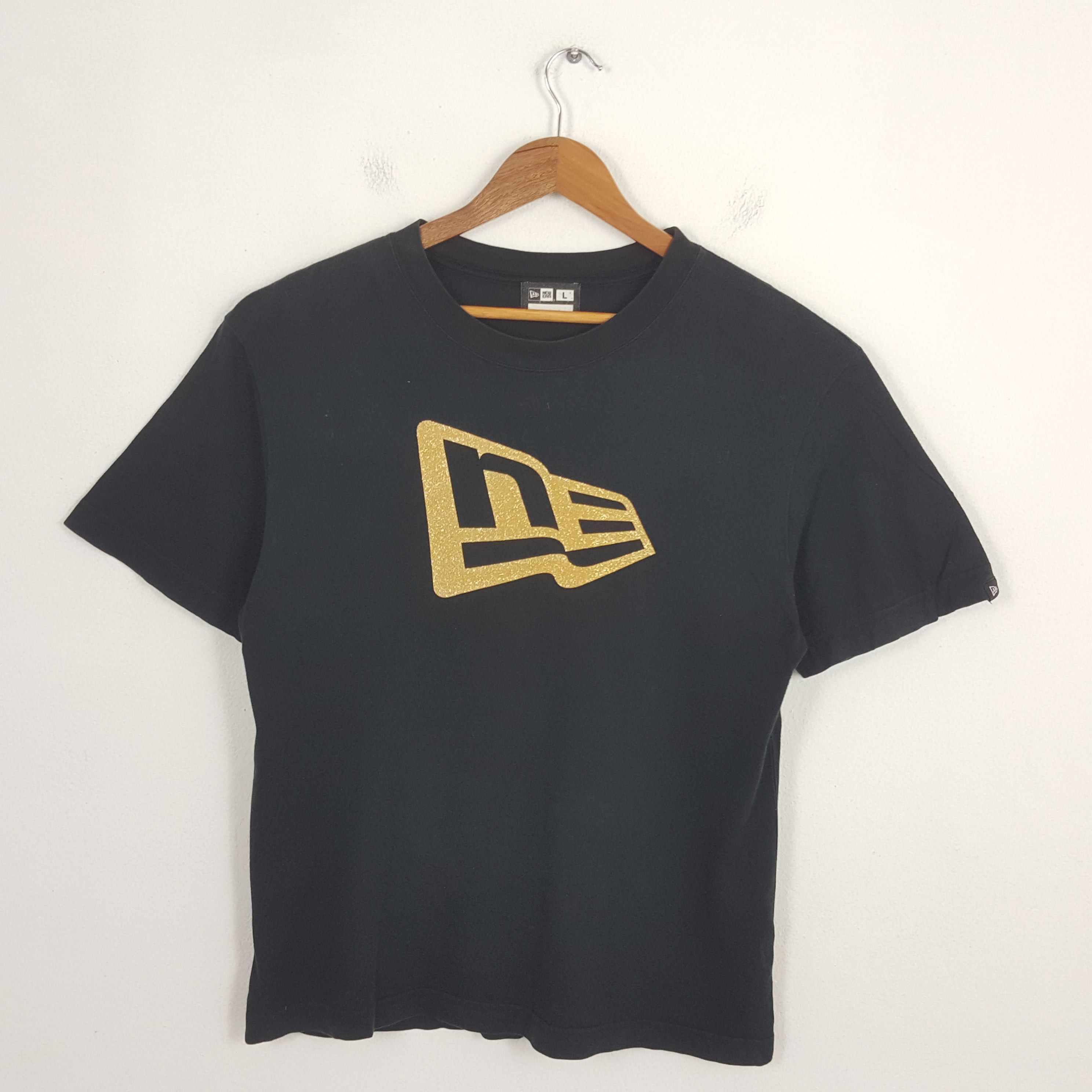 Vintage NEW ERA Streetwear Style Big Logo T-Shirt