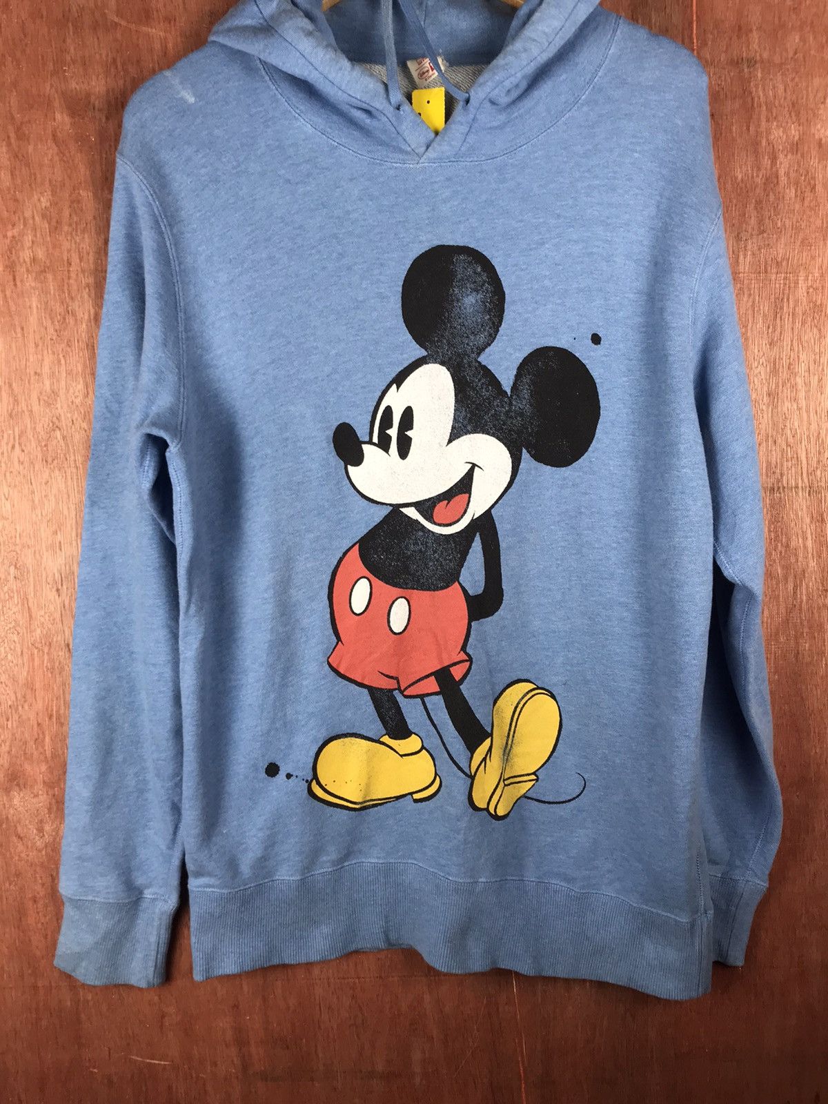 Uniqlo mickey mouse sweatshirt hotsell