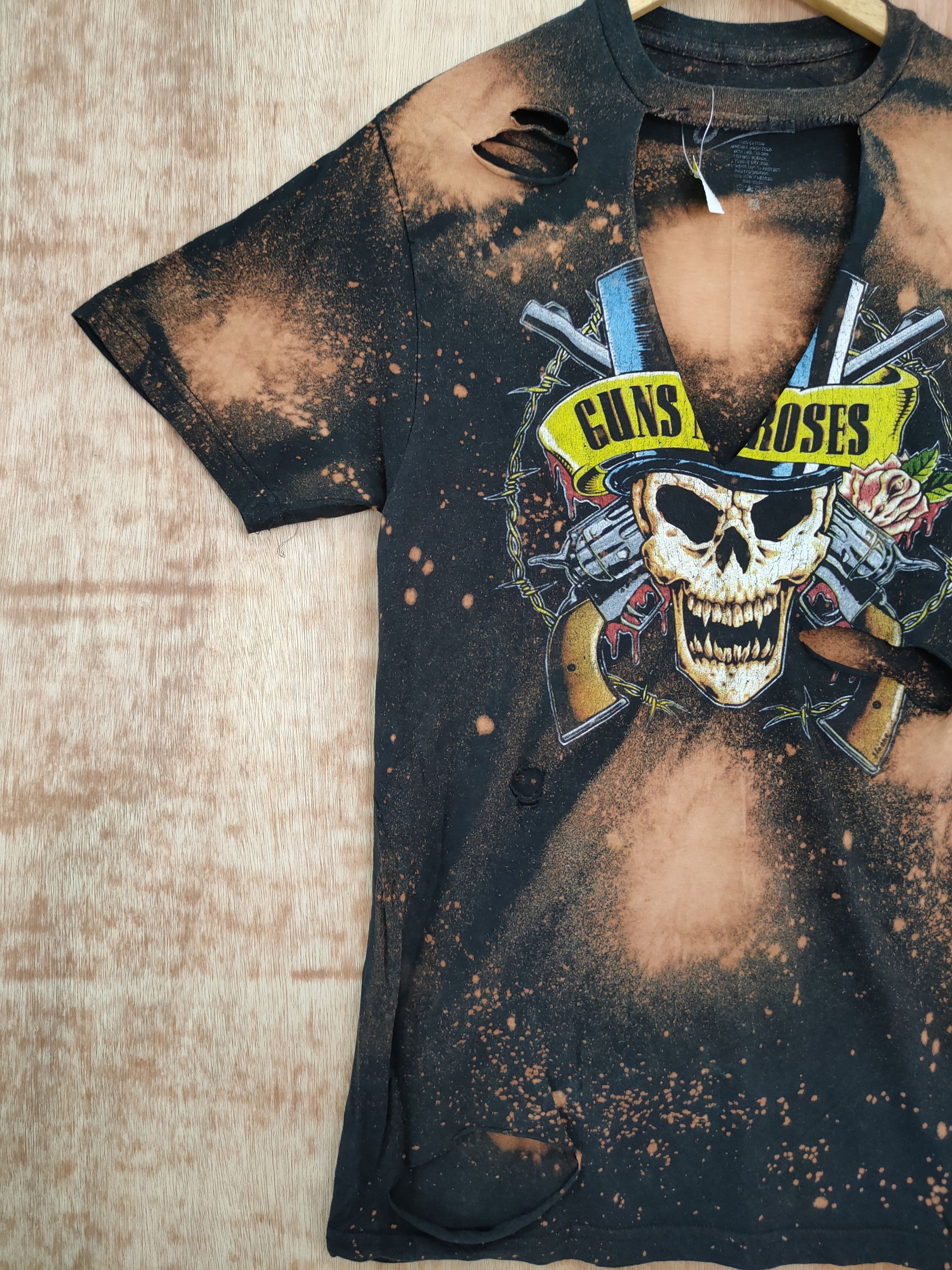 Band Tees DLL Guns & roses distressed thrashed tee #995 Size US L / EU 52-54 / 3 - 2 Thumbnail