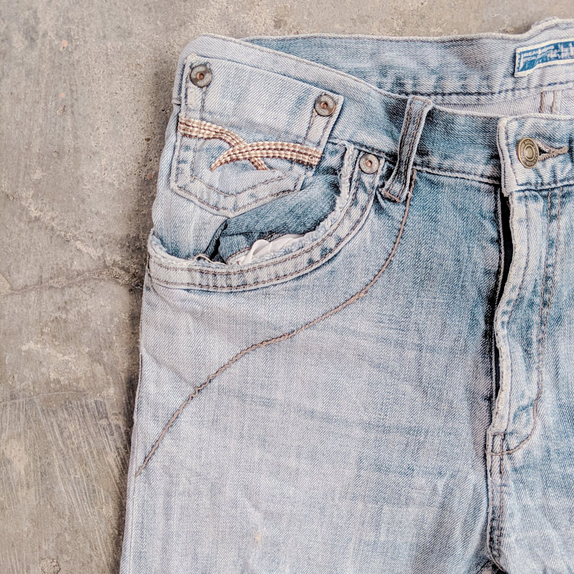 Japanese Brand × Jean × Vintage Vintage VILLAND Faded Distressed Jean Denim Pants W32 Size US 32 / EU 48 - 4 Thumbnail