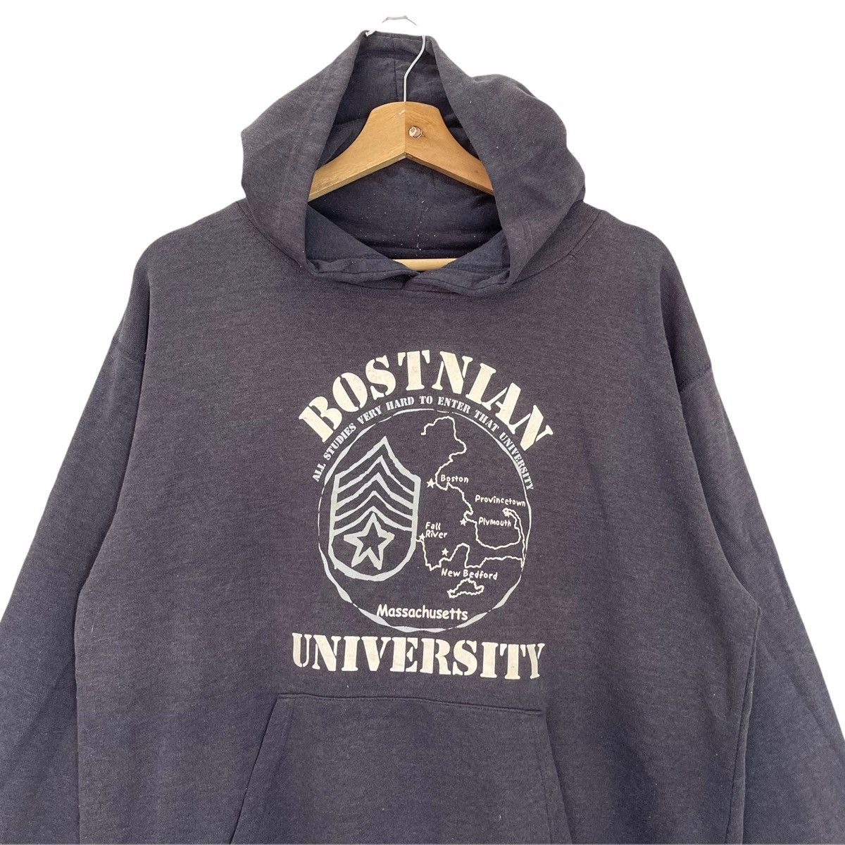 Vintage Bostnian University Crewneck Hoodies Sweater Size L Size US L / EU 52-54 / 3 - 3 Thumbnail