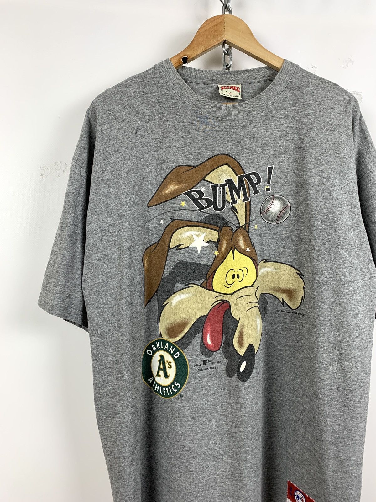 MLB 1996 Vintage Oakland Athletics Wile E.Coyote Nutmeg MLB Tee Size US XL / EU 56 / 4 - 2 Thumbnail