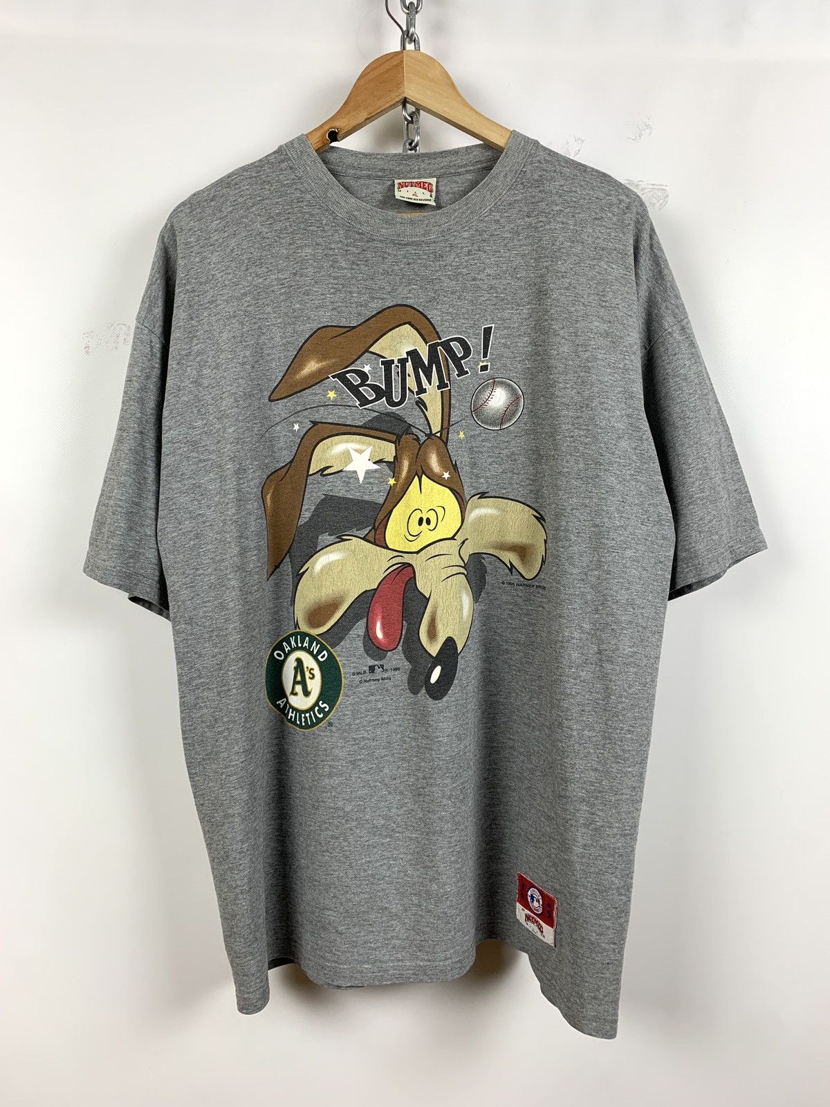 MLB 1996 Vintage Oakland Athletics Wile E.Coyote Nutmeg MLB Tee Size US XL / EU 56 / 4 - 1 Thumbnail
