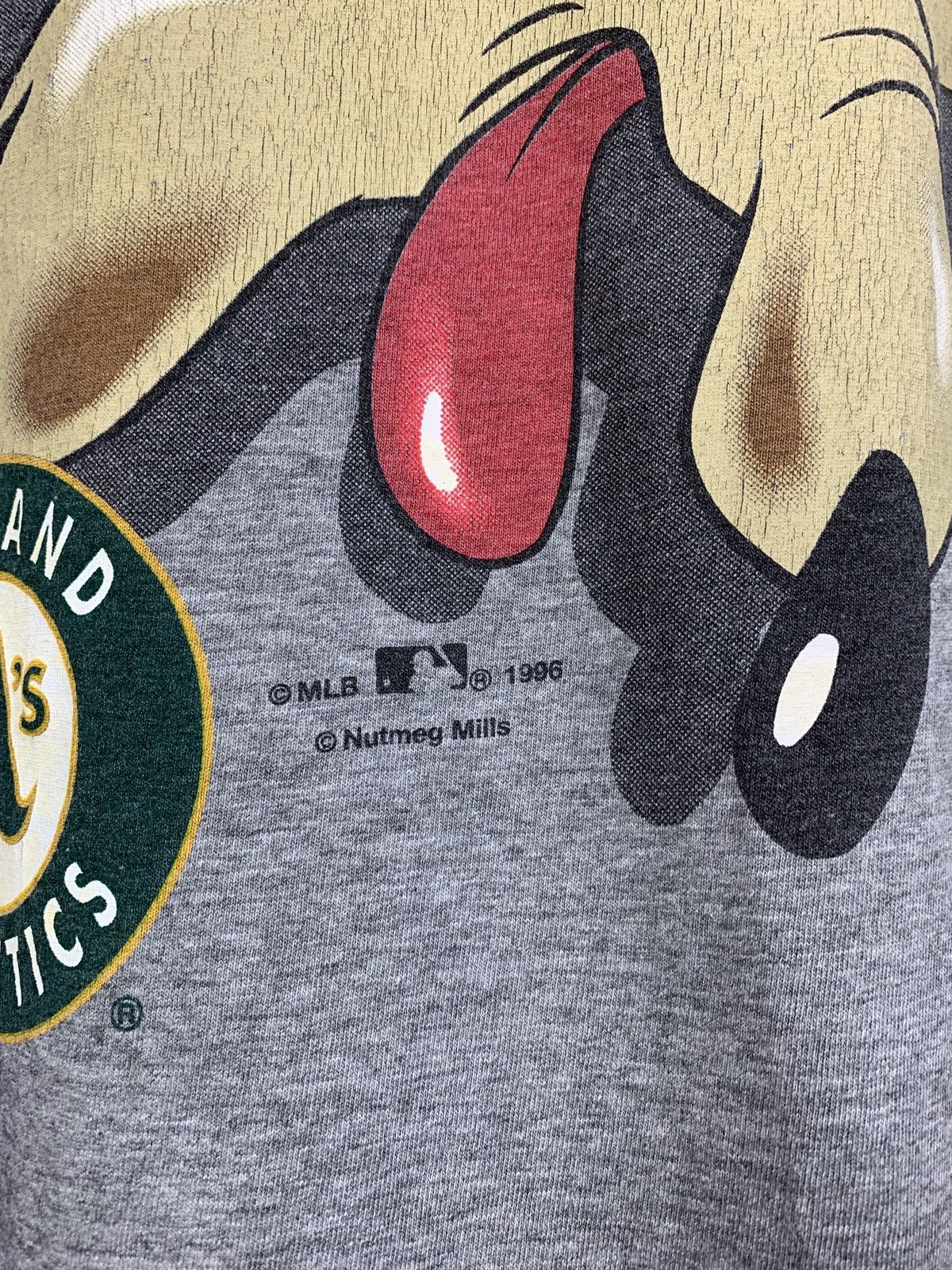 MLB 1996 Vintage Oakland Athletics Wile E.Coyote Nutmeg MLB Tee Size US XL / EU 56 / 4 - 8 Thumbnail