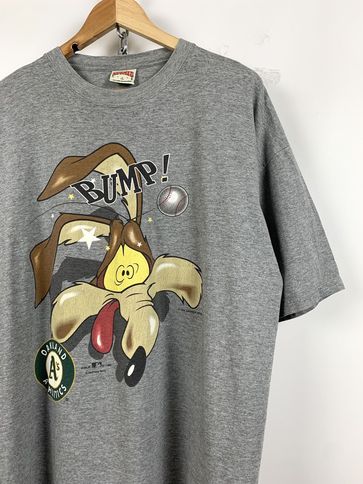 MLB 1996 Vintage Oakland Athletics Wile E.Coyote Nutmeg MLB Tee Size US XL / EU 56 / 4 - 3 Thumbnail