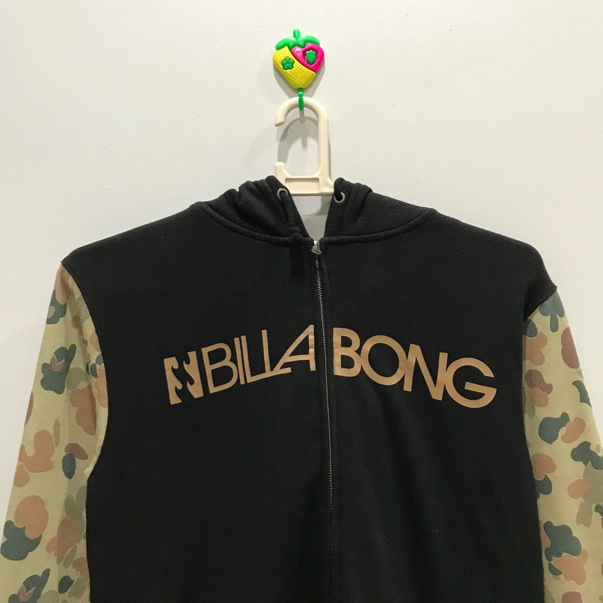 Billabong × Japanese Brand × Vintage BILLABONG Hoodie Big Spellout Size L Fits Size M Size US M / EU 48-50 / 2 - 2 Thumbnail
