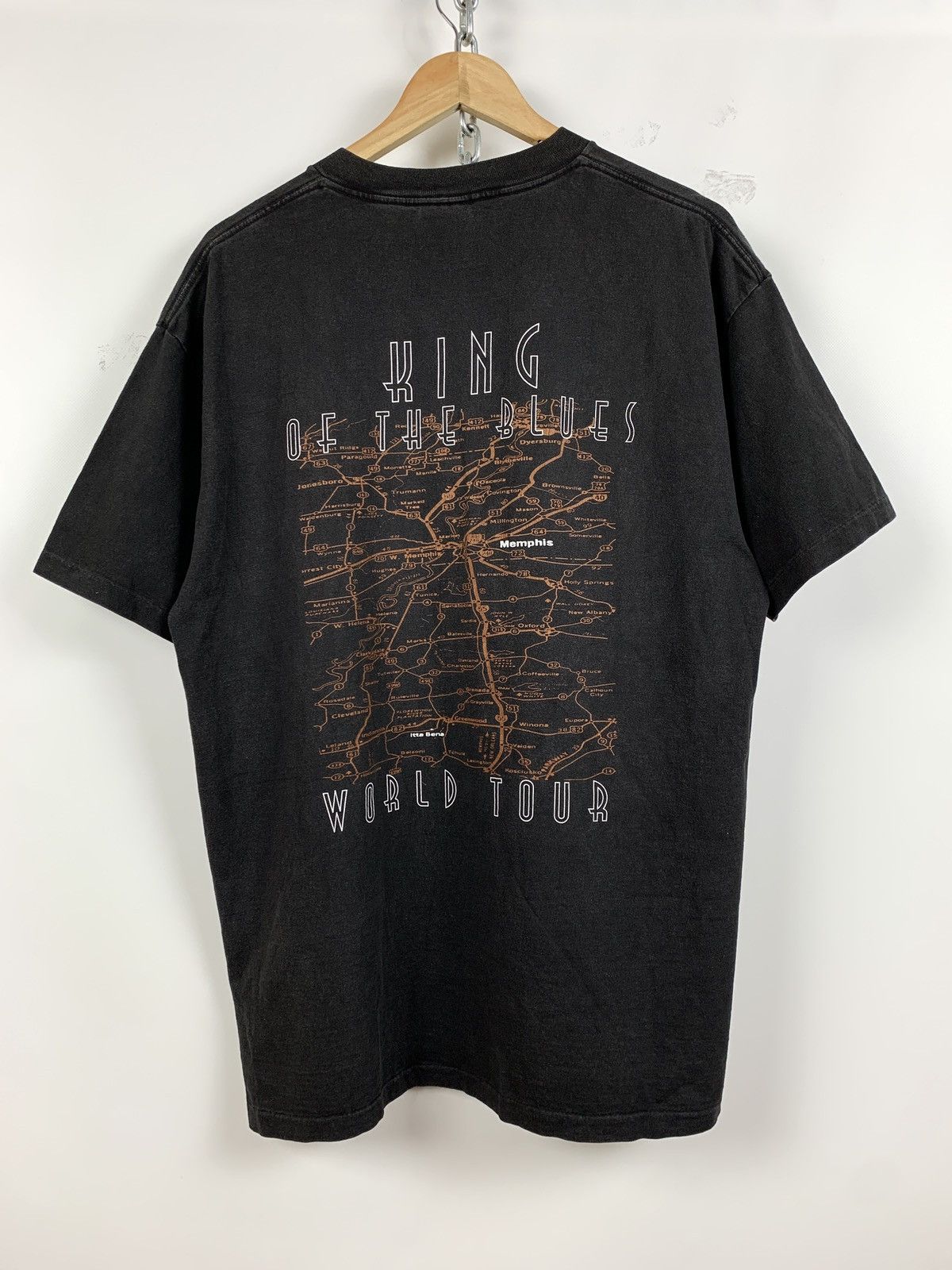 Band Tees 1996 Vintage B.B King Of The Blues World Tour Faded T-Shirt Size US XL / EU 56 / 4 - 2 Thumbnail