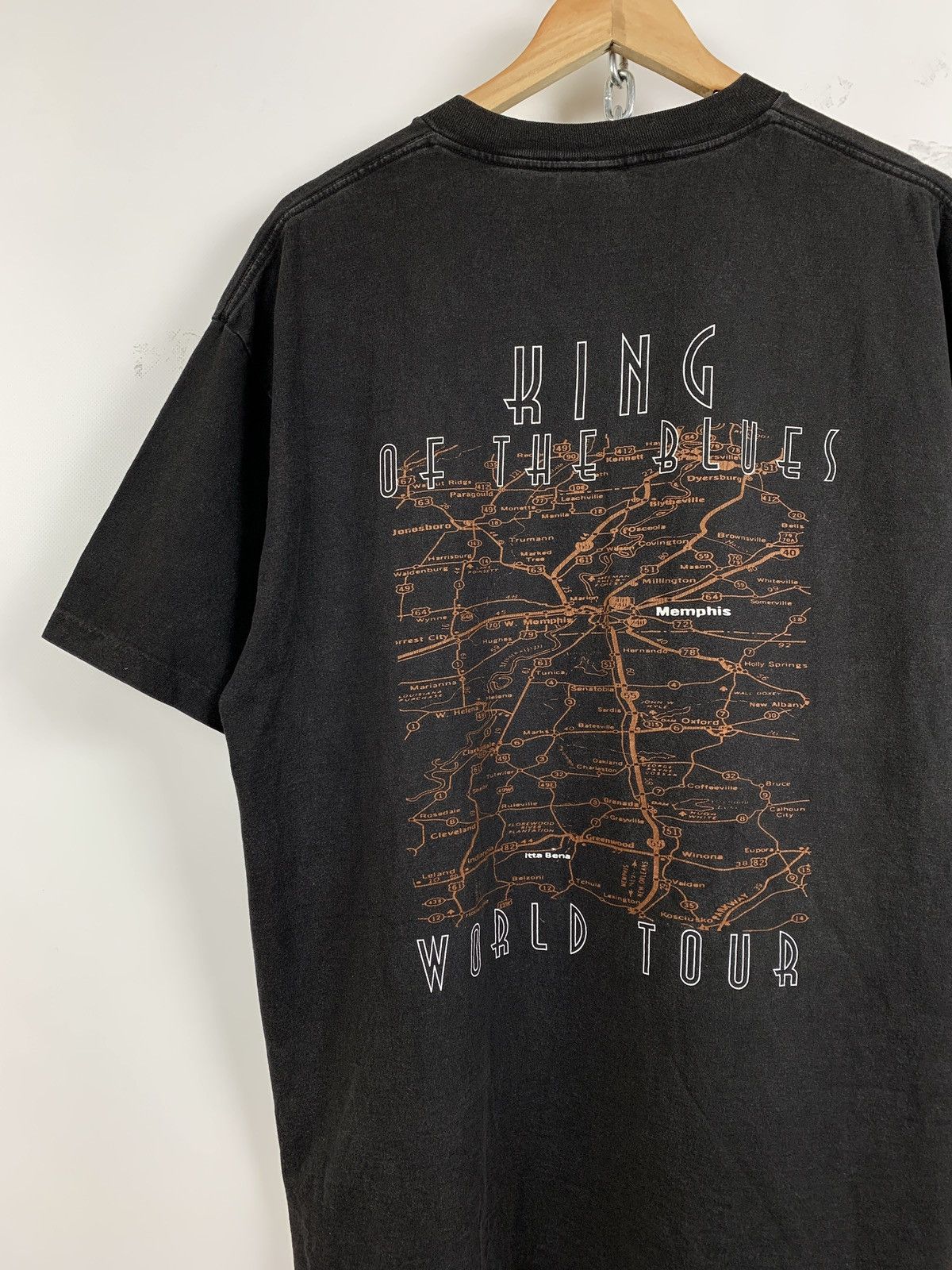 Band Tees 1996 Vintage B.B King Of The Blues World Tour Faded T-Shirt Size US XL / EU 56 / 4 - 5 Thumbnail