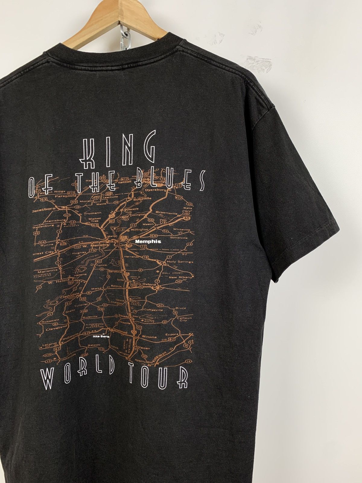 Band Tees 1996 Vintage B.B King Of The Blues World Tour Faded T-Shirt Size US XL / EU 56 / 4 - 6 Thumbnail