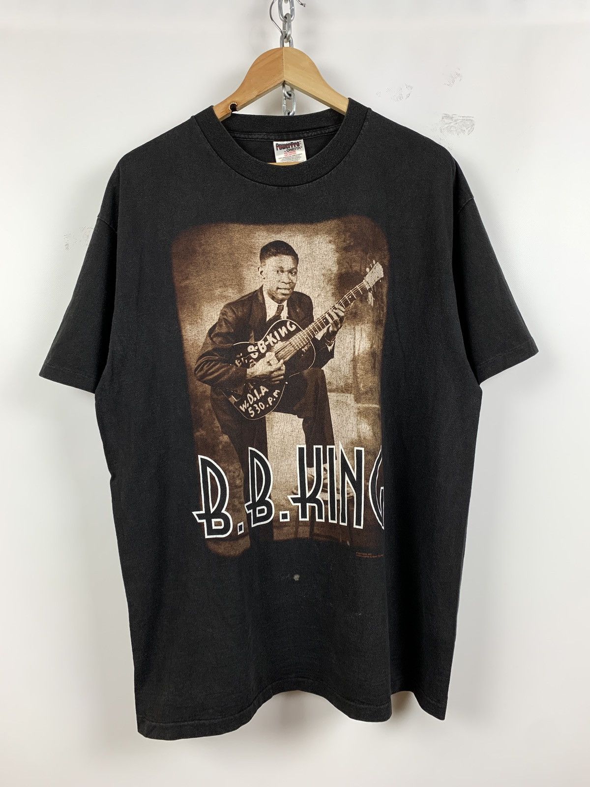 Band Tees 1996 Vintage B.B King Of The Blues World Tour Faded T-Shirt Size US XL / EU 56 / 4 - 1 Thumbnail