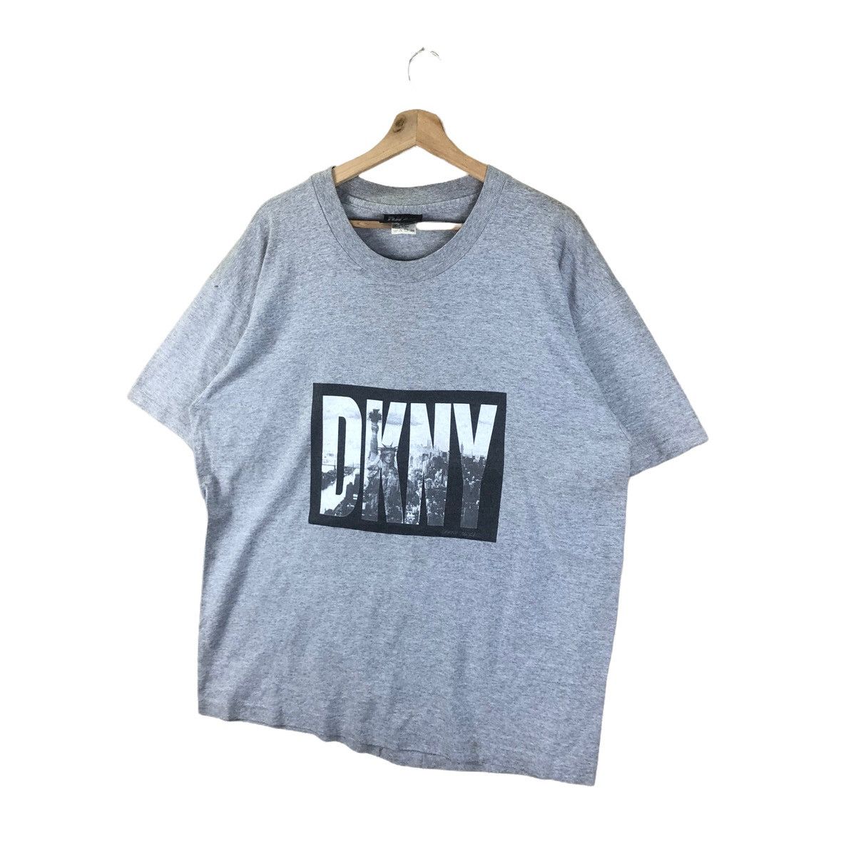 DKNY × Vintage Vintage DKNY Big Logo Tshirt Size US XL / EU 56 / 4 - 4 Thumbnail