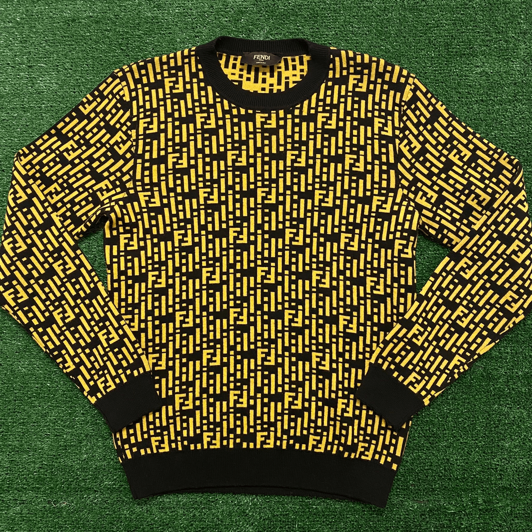 Fendi Fendi Monogram Motif Virgin Wool Sweater Size US S / EU 44-46 / 1 - 1 Thumbnail