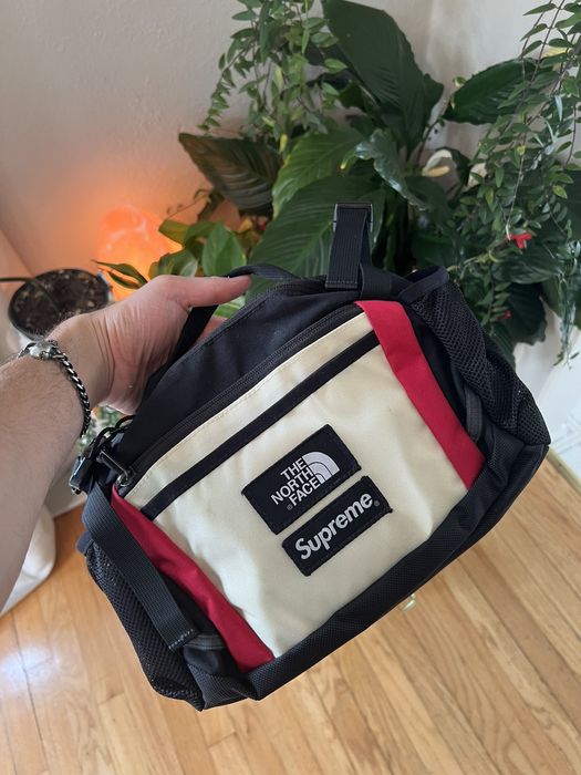 Supreme x tnf expedition best sale waist bag