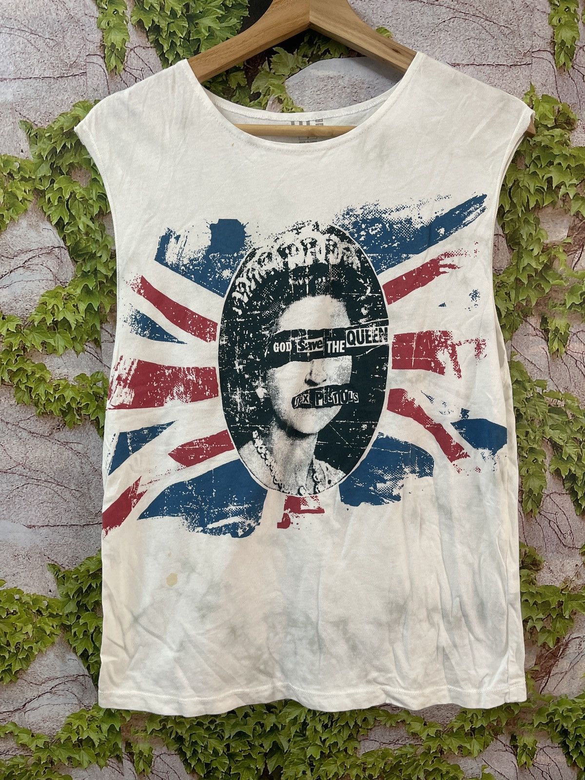 Band Tees TEE PUNK SEX PISTOLS X UNIQLO VERY RARE Size US S / EU 44-46 / 1 - 1 Thumbnail