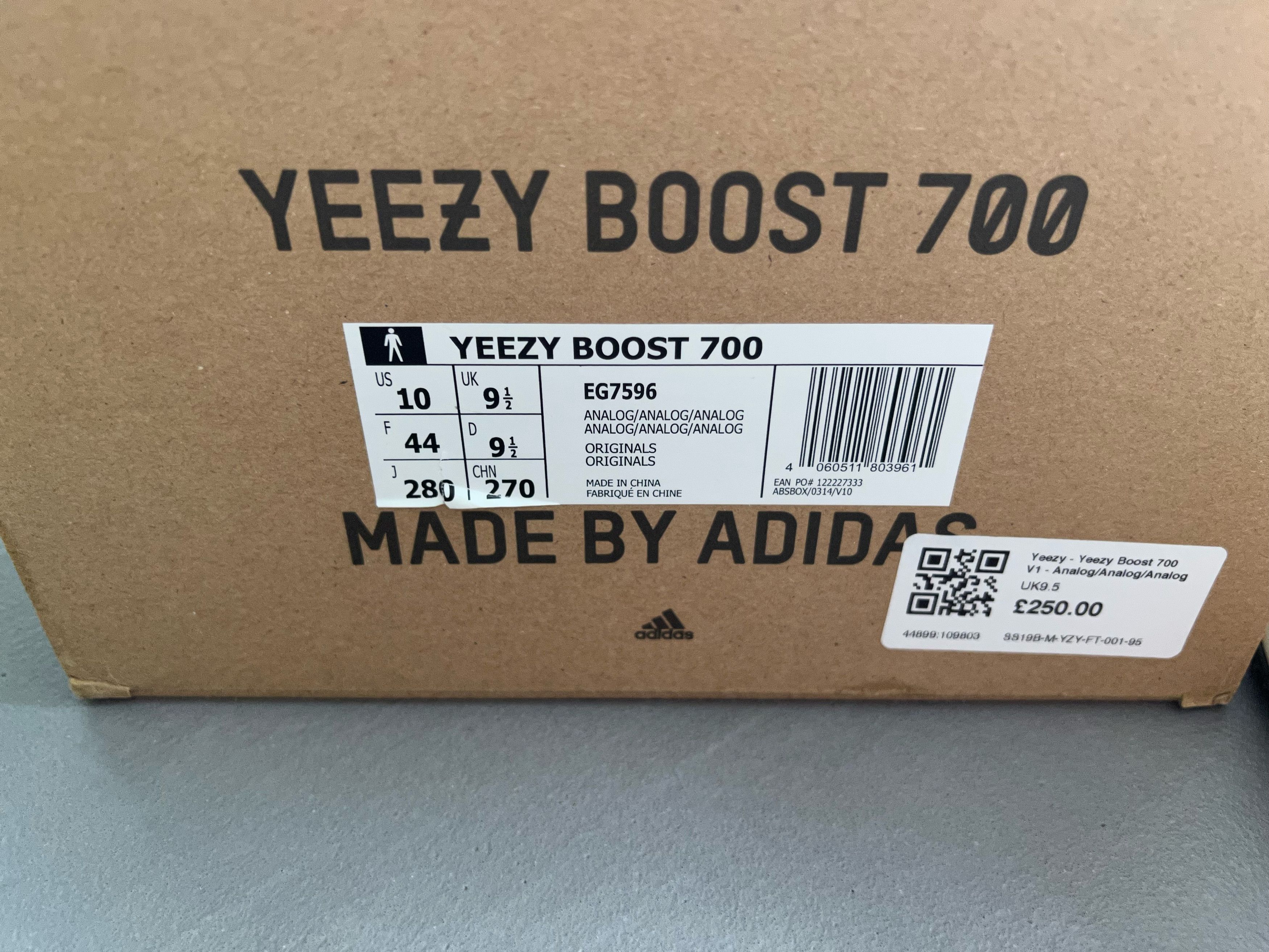 Adidas × Kanye West adidas Yeezy 700 Boost Analog v1, White Size US 10 / EU 43 - 7 Thumbnail