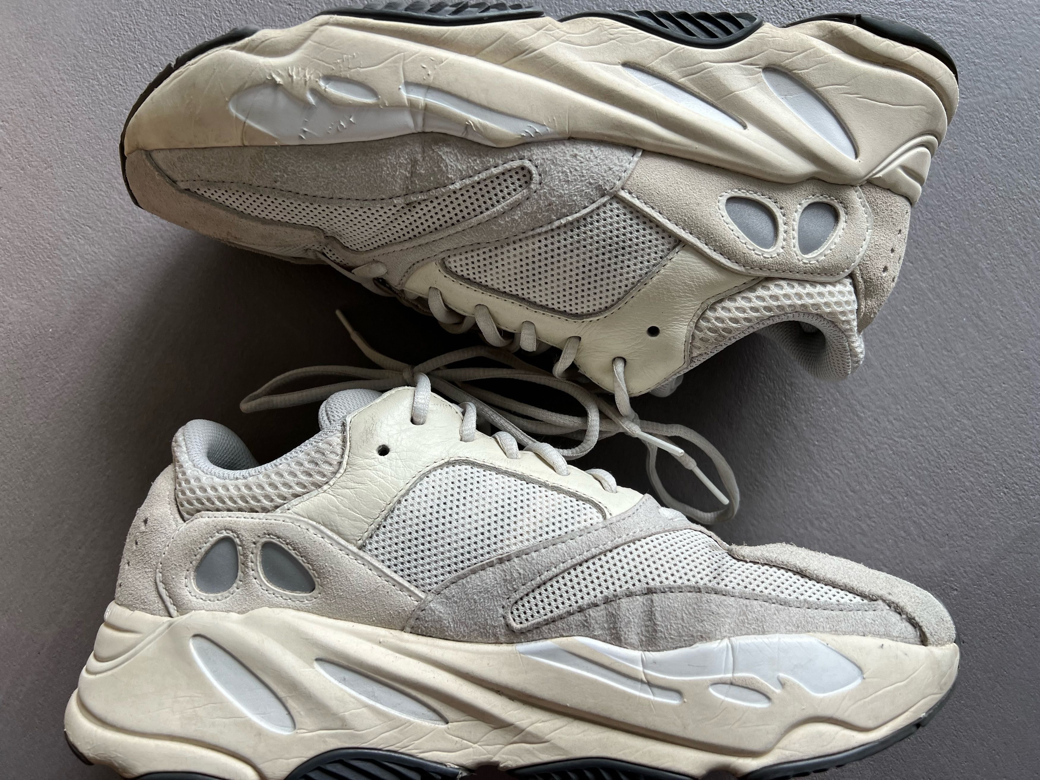 Adidas × Kanye West adidas Yeezy 700 Boost Analog v1, White Size US 10 / EU 43 - 2 Thumbnail