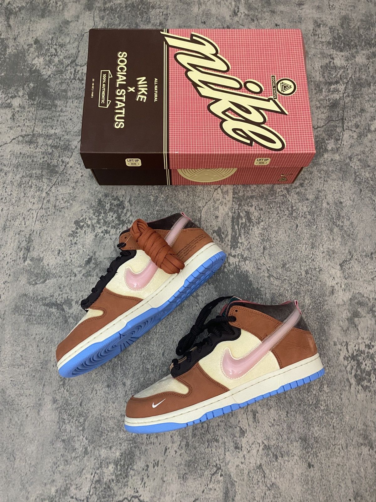 dunk mid chocolate milk on feet