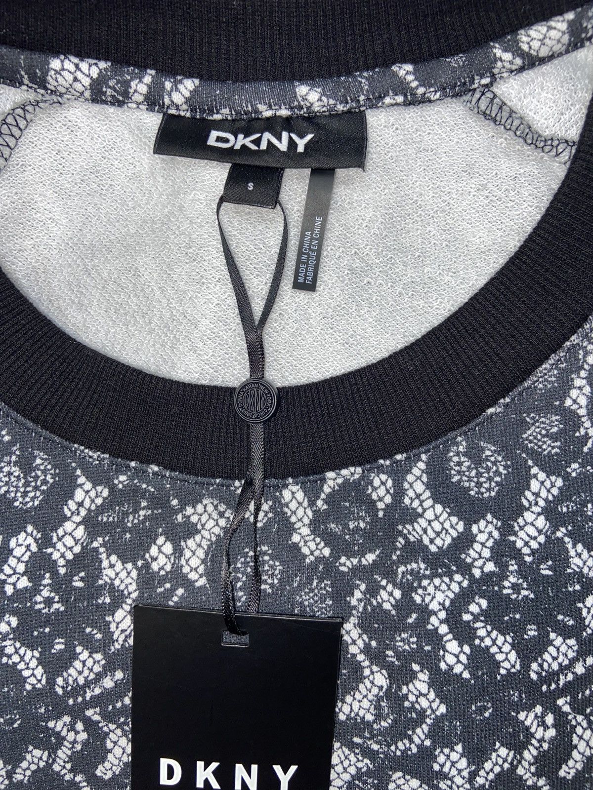 DKNY NWT DKNY Sweatshirt Graphic Arm Zippers & Patches Size S Size S / US 4 / IT 40 - 7 Thumbnail