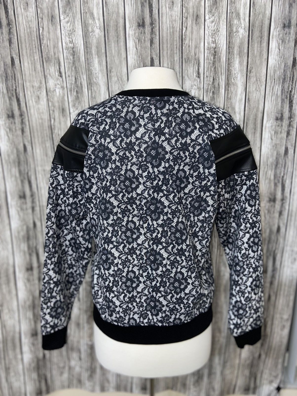 DKNY NWT DKNY Sweatshirt Graphic Arm Zippers & Patches Size S Size S / US 4 / IT 40 - 3 Thumbnail