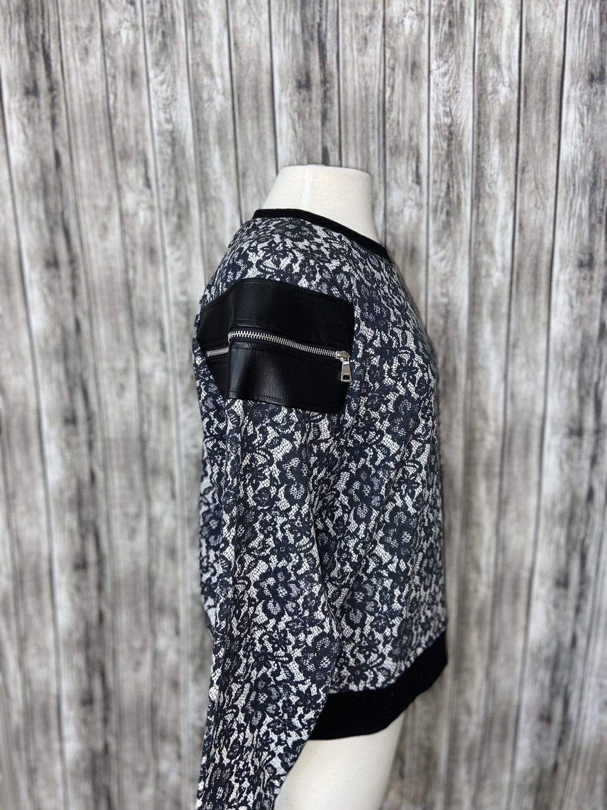 DKNY NWT DKNY Sweatshirt Graphic Arm Zippers & Patches Size S Size S / US 4 / IT 40 - 2 Thumbnail