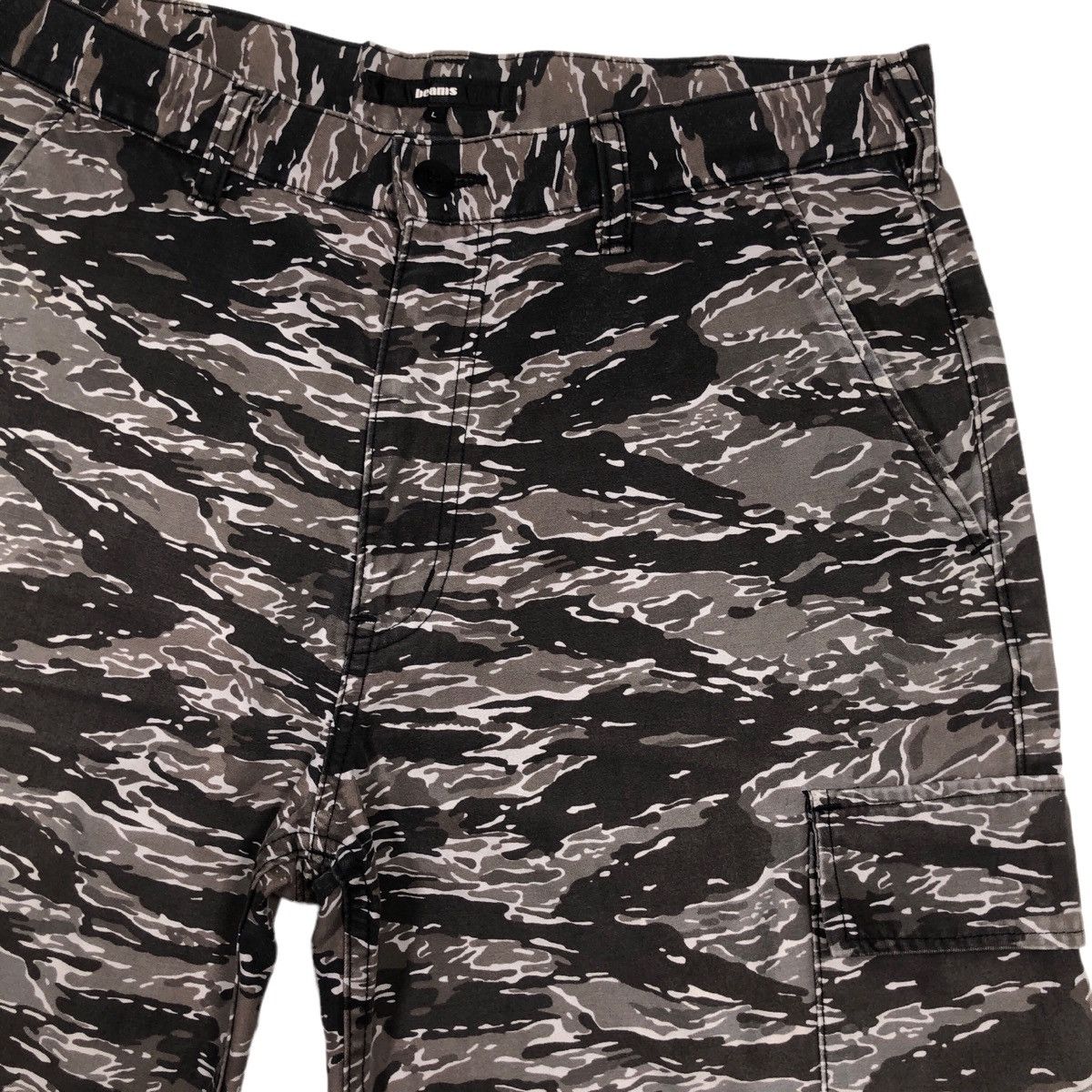 Beams Plus Made in Japan) Beams Tiger Camo Cargo Shorts Size US 32 / EU 48 - 2 Thumbnail