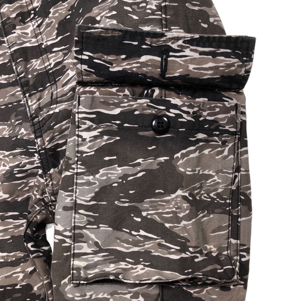 Beams Plus Made in Japan) Beams Tiger Camo Cargo Shorts Size US 32 / EU 48 - 4 Thumbnail