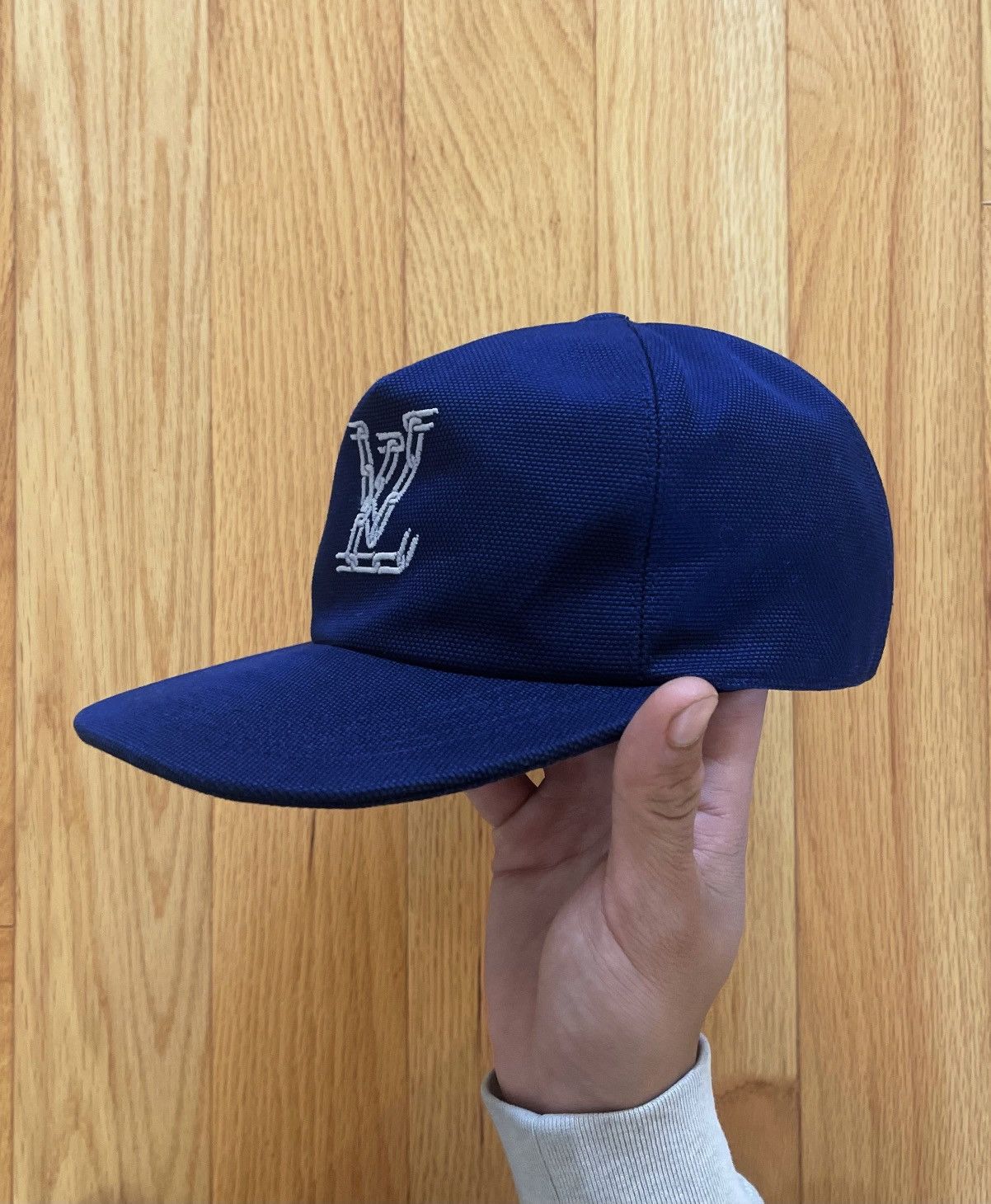 LOUIS VUITTON BY VIRGIL ABLOH MP2590 CHAIN EMBROIDRED CAP NAVY