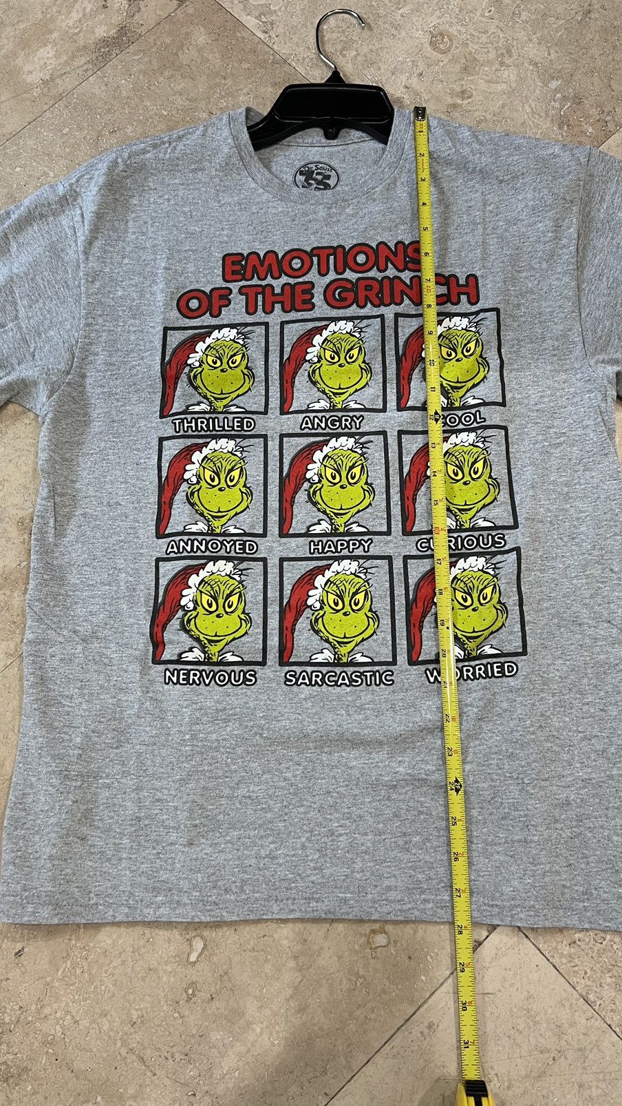 Vintage Dr. Seuss Gray Emotions of the Grinch Christmas Tee Size L Size US L / EU 52-54 / 3 - 4 Thumbnail