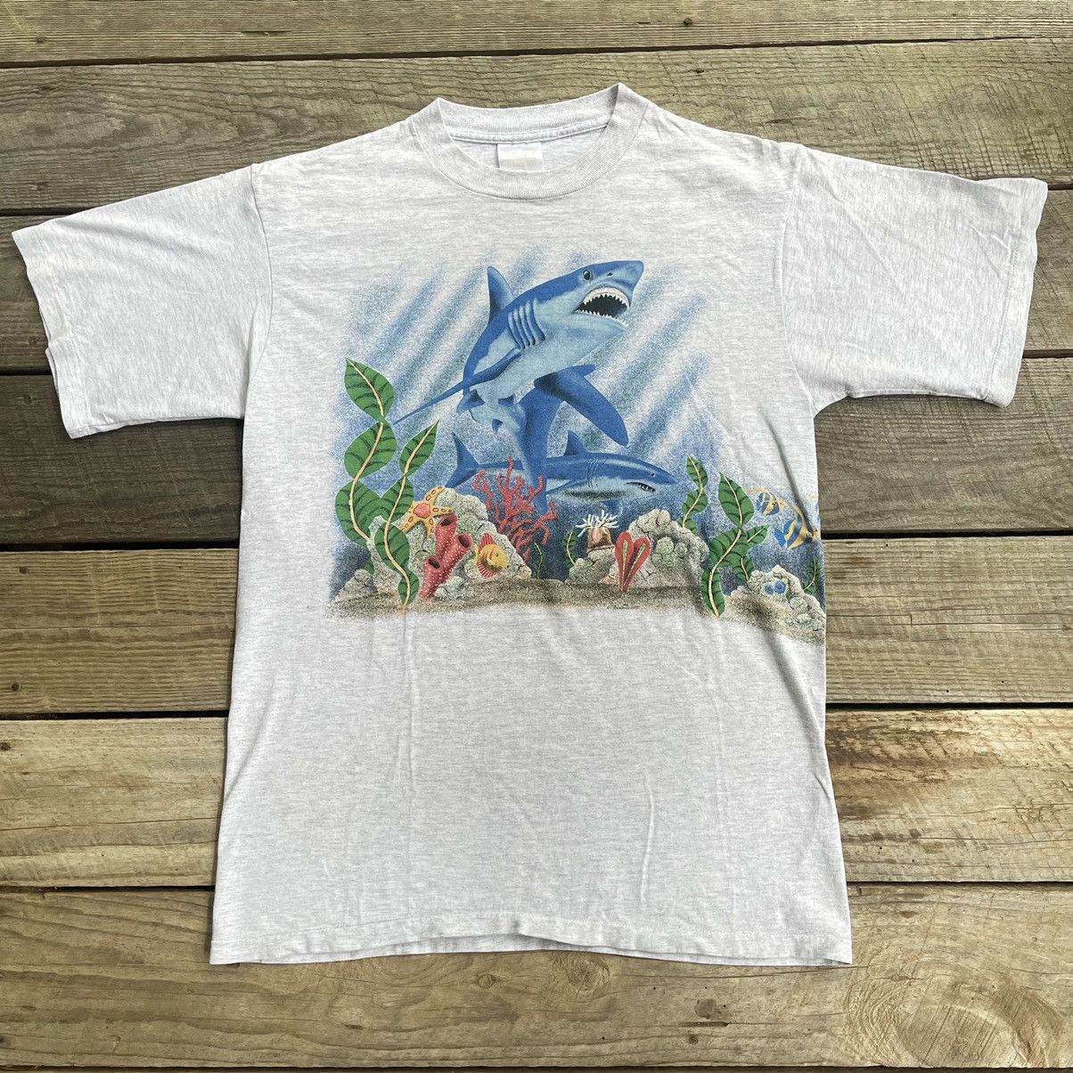 Vintage Vintage 90s Shark Wrap Around Nature Print T Shirt Size US L / EU 52-54 / 3 - 1 Thumbnail