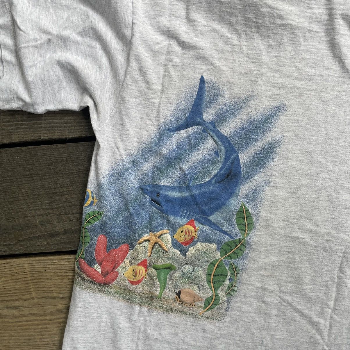 Vintage Vintage 90s Shark Wrap Around Nature Print T Shirt Size US L / EU 52-54 / 3 - 3 Thumbnail