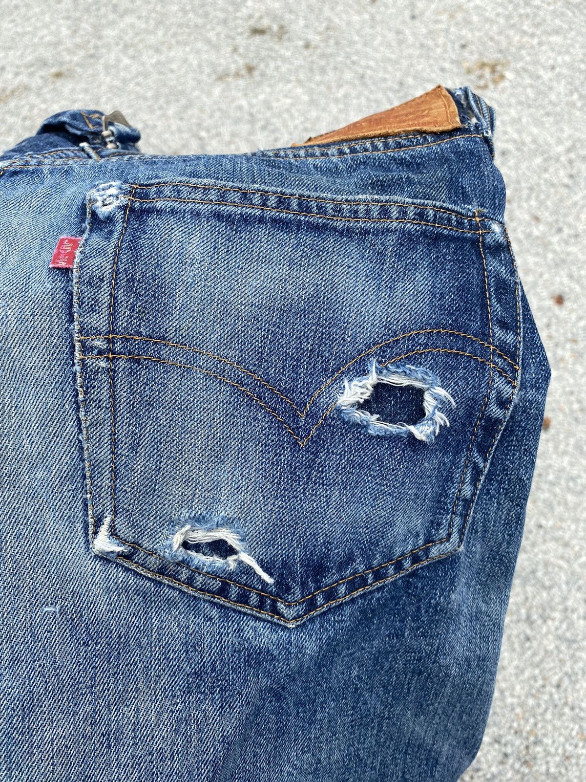 Levi's Vintage Clothing × Vintage Vintage Thrashed Levi’s 201 Big E Selvedge LVC Button 555 Size US 30 / EU 46 - 5 Thumbnail