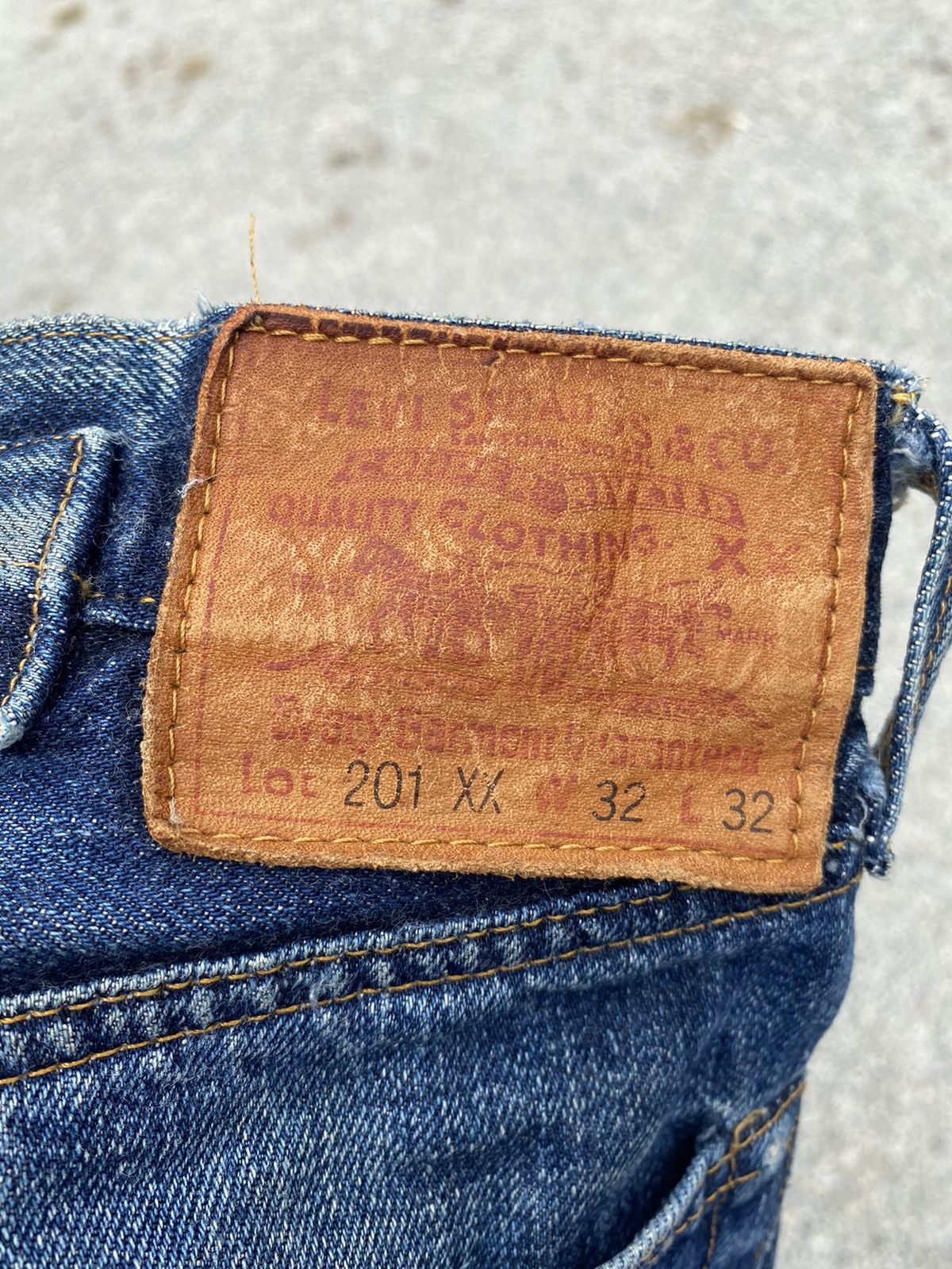 Levi's Vintage Clothing × Vintage Vintage Thrashed Levi’s 201 Big E Selvedge LVC Button 555 Size US 30 / EU 46 - 7 Thumbnail