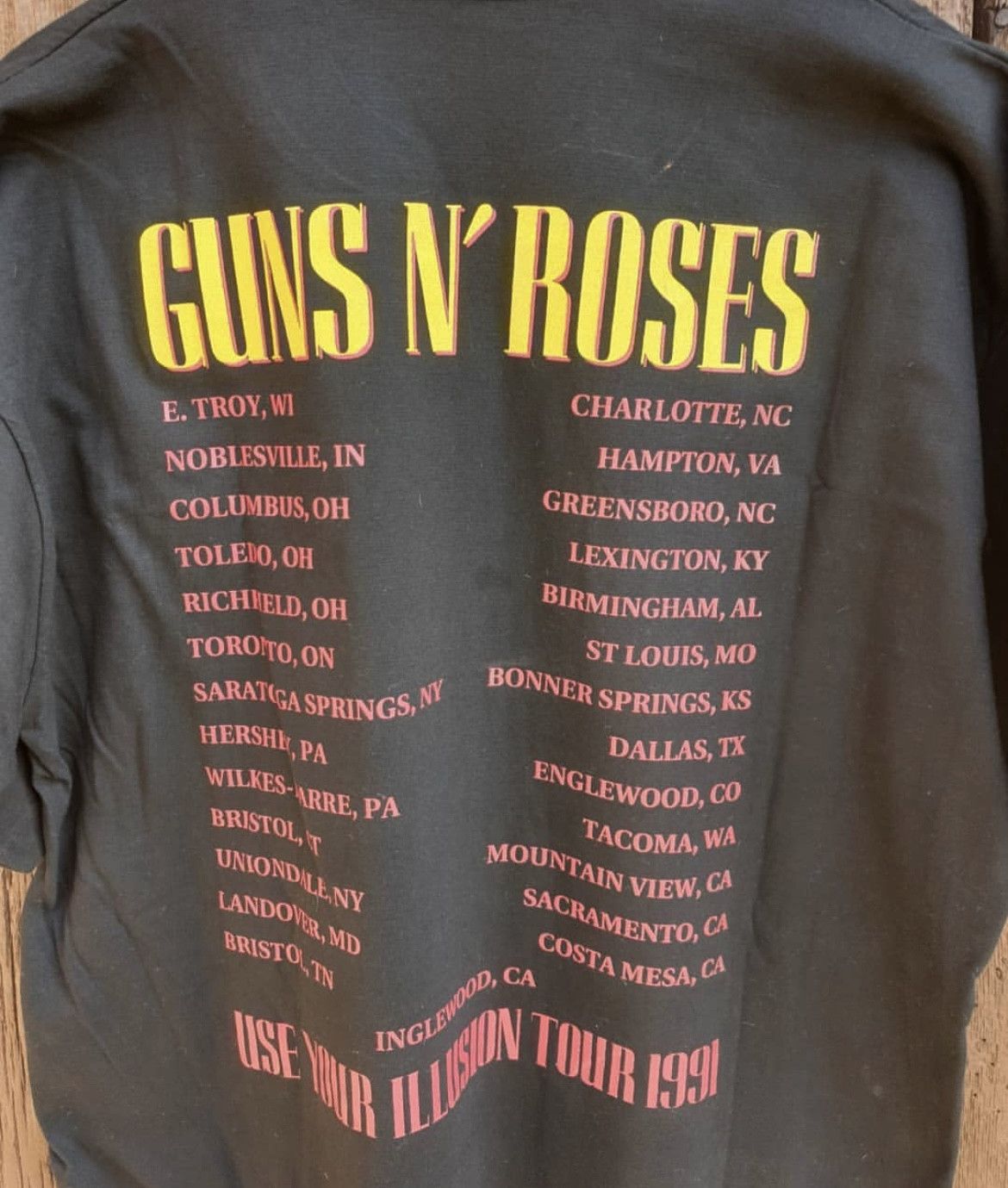 Band Tees × Guns N' Roses × Vintage Vintage Guns N' Roses 1991 Use your illusion tour tee Size US XL / EU 56 / 4 - 6 Thumbnail